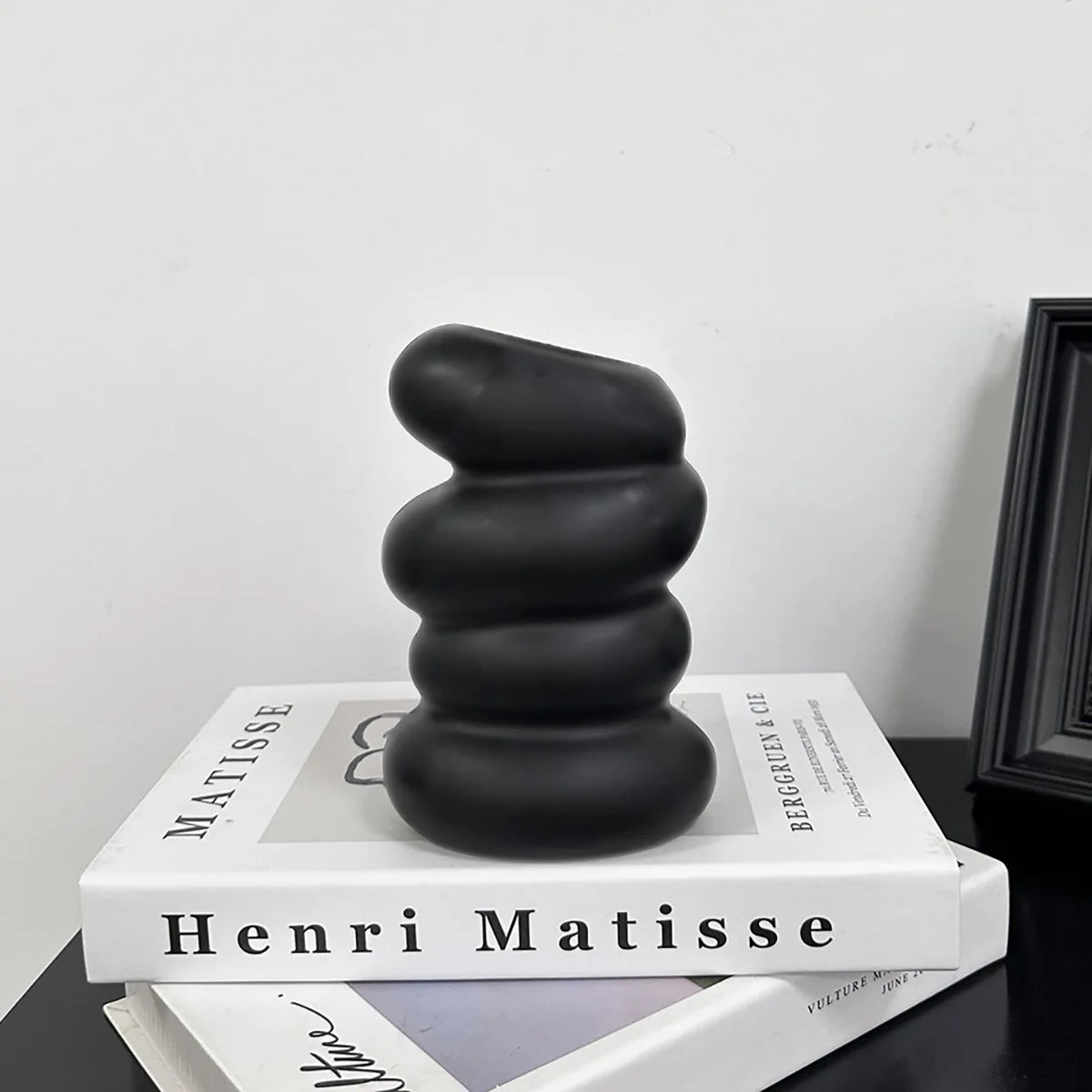 Nordic Spiral Pebble Creative Vase