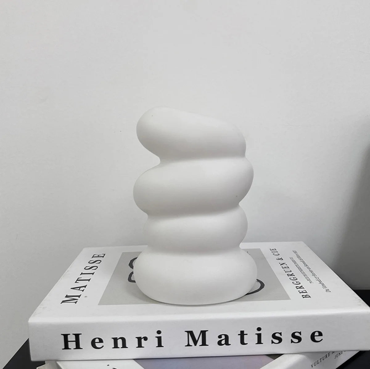 Nordic Spiral Pebble Creative Vase